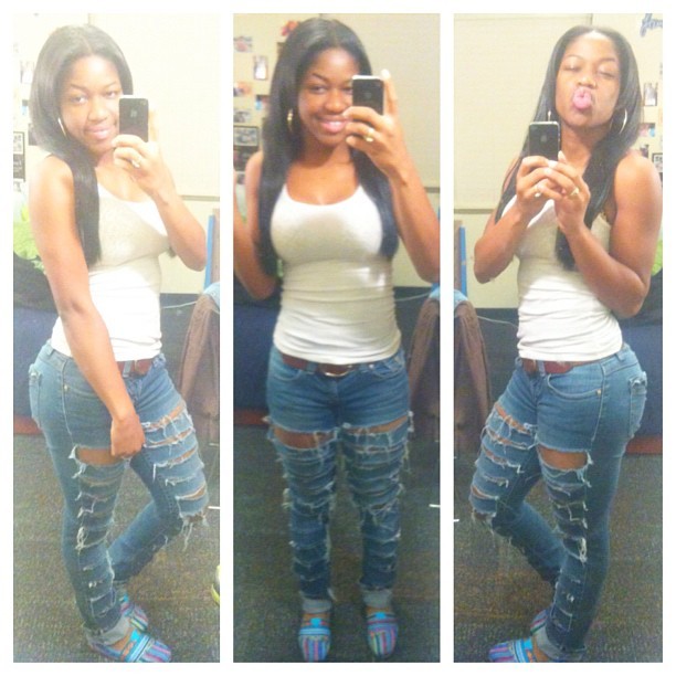 sweettbynature:  No make up, loving my body. 😘