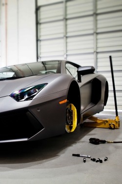 johnny-escobar:  Matte Grey Aventador about to get some new shoes :) 