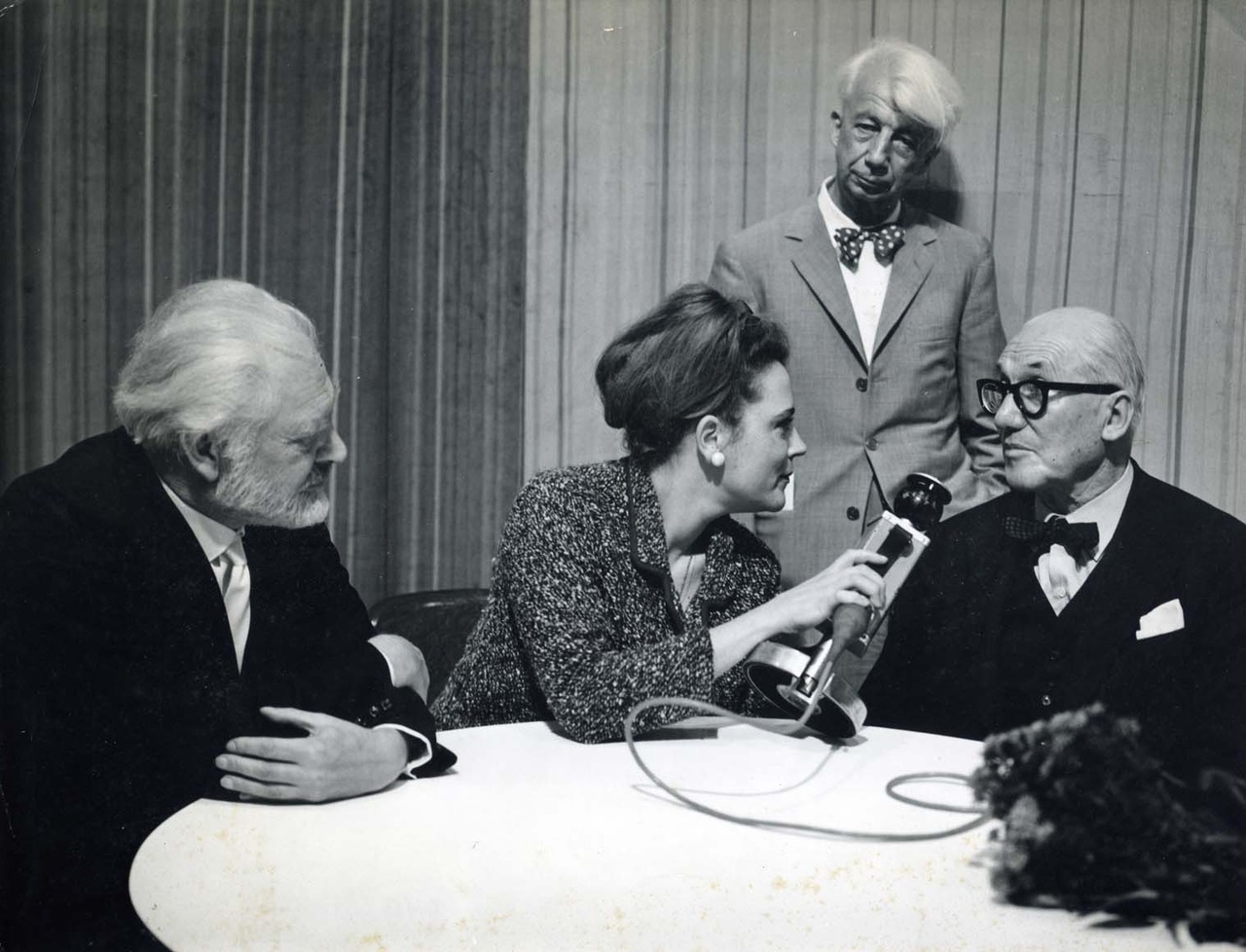 Livinus van de Bundt, Le Corbusier and Willem Sandberg (standing) being interviewed by Sikkens Prijs, 1964. Sandberg had recently departed the Stedelijk Museum, where he’d been director for eighteen years, influencing a whole generation of European...