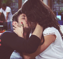 reb3ldemania:  Forever reblog, muito apego nessa cena *-* 