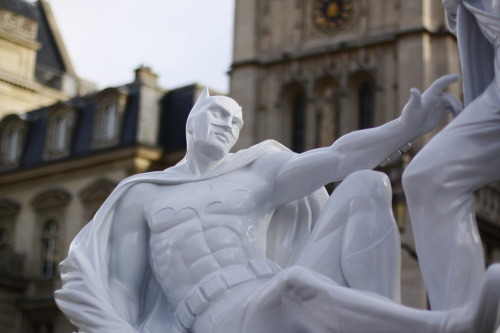 alwaysstayawayfromwheaties:so in front of the louvre there is a statue of batman and supermanand i t