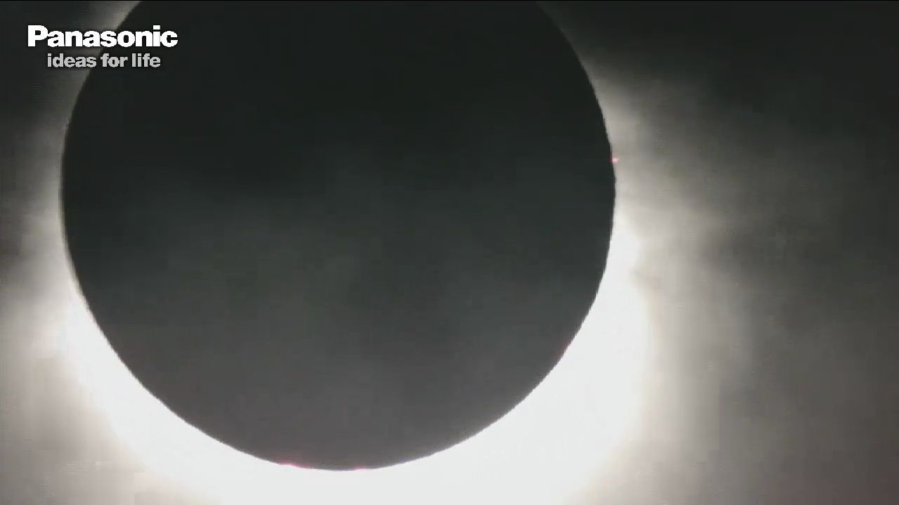 ikenbot:  Total Solar Eclipse of 2012 (Photo Gallery)     The moon blocked out the