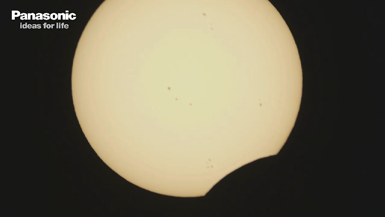 ikenbot:  Total Solar Eclipse of 2012 (Photo Gallery)     The moon blocked out the