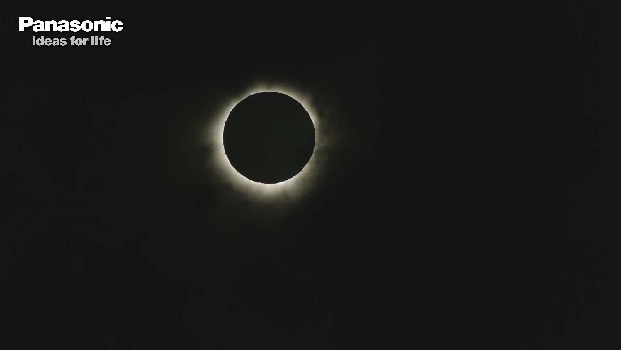 ikenbot:  Total Solar Eclipse of 2012 (Photo Gallery)     The moon blocked out the