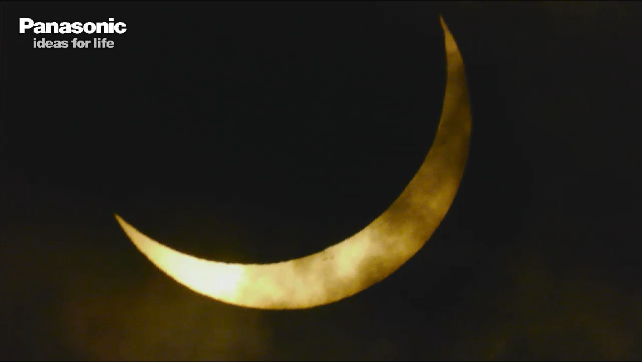 ikenbot:  Total Solar Eclipse of 2012 (Photo Gallery)     The moon blocked out the