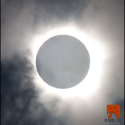 ikenbot:  Total Solar Eclipse of 2012 (Photo Gallery)     The moon blocked out the
