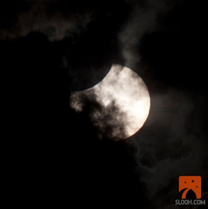 ikenbot:  Total Solar Eclipse of 2012 (Photo Gallery)     The moon blocked out the