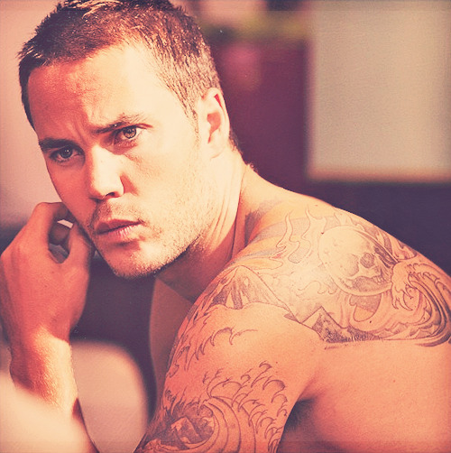 stardancerluv:  Right about watch this sexy guy in Savages! Chon, I adore you. 