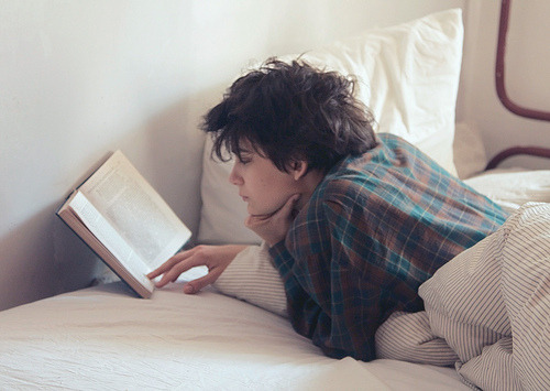 booksareperfection:  J  reading is sexy