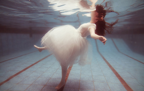 jihyoo:  Faceless I by eddisrocknroll on Flickr. 