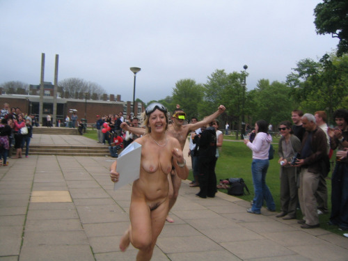 nakedgirlsinpublic:  Watch amateur videos of girls naked in public at FEMALE PUBLIC NUDITY! 