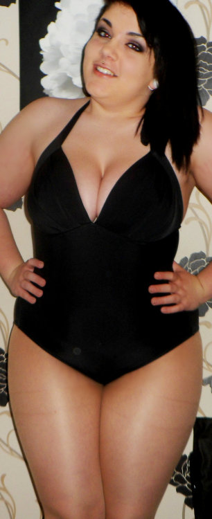 chubby-bunnies: VanessaLouise 18, UK. GOING SWIMMING!!!Size 16/18 depending on store.My favorit