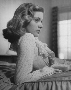 fashionfaves:  Lauren Bacall 