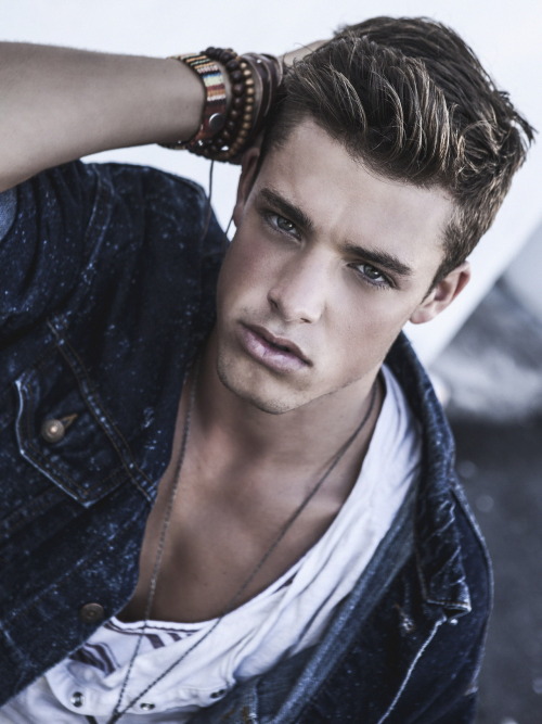 eddy-eddy:  Connor Hill by Leo Corredor