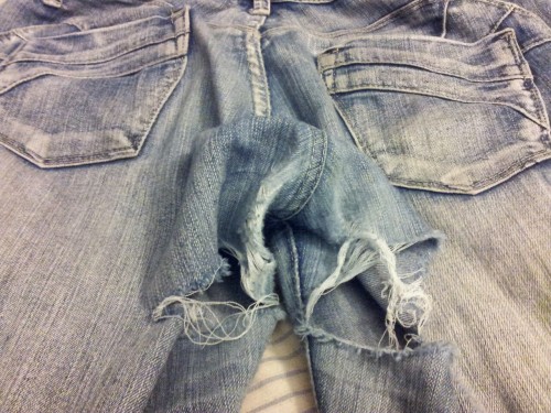 brashblacknonbeliever:  strangeasanjles:  theseglassesareprescription:  yukidama:  piddlebucket:  amichkala:  fatnomimalone:  hex-girlfriend:  rip pants shout out to all my thick thighed ladies out there you know what’s up  clothing traaaaaaaaaaagedy.