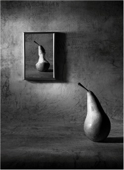 candykoated-cerebellum:  My favorite… The Pear of Dorian Gray by Victoria Ivanova 