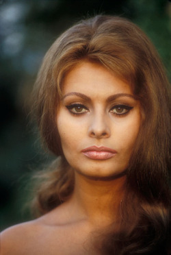 retrogirly: Sophia Loren   Seriously HUBBA,