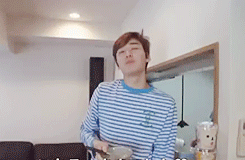 ahhyo:  Just your average morning in the U-KISS’ Japan dorm. 