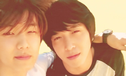  Minhyuk with his Yongyongie-hyung  