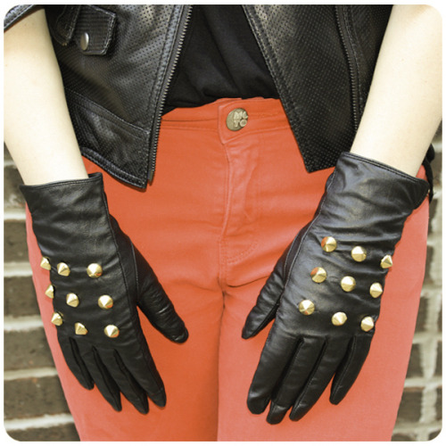 truebluemeandyou:DIY Affordable Studded Gloves Tutorial from Rachel The Stylish Wanderer here. Fir