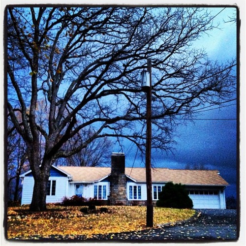 Storm cloud waiting for me to come out on my walk. #storm #house #commute #blue