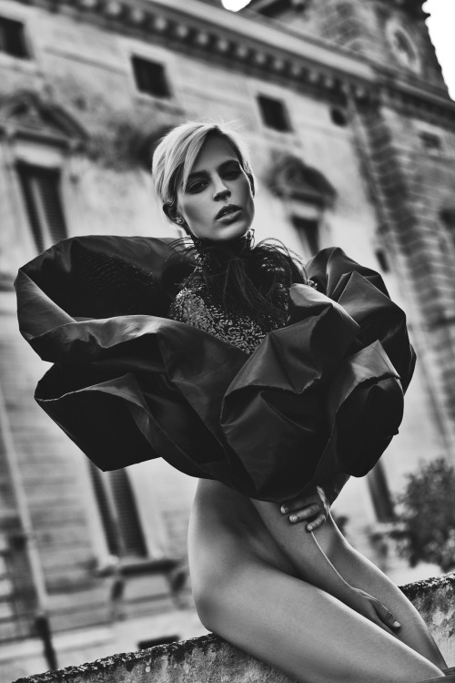 zenter:  Francesca Cortevesio by Pino Leone