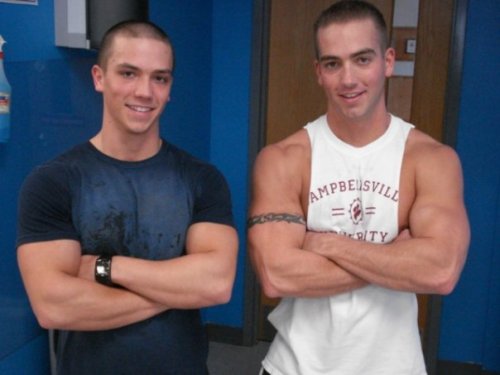 brothertobrother:  sexy brothers!!