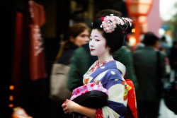 okiya:  Maiko Satsuki, Gion Kobu Maiko in Gion, Kyoto (by andrewtansj) 