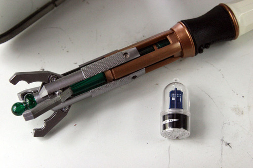 lifesucksthenyouregenerate:  RANDOM FANDOM GIVEAWAY: With the upcoming holidays, I’ve decided to do another giveaway! This one is not really planned and not everything is new. Butttt it is all free so! What’s included: Eleventh Doctor’s Sonic Screwdriver
