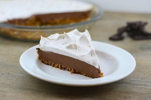 smilestones:  Chocolate Cream Pie – Gluten-free + Vegan Ingredients: Crust: 1 cup Oats½ cup Coconut (unsweetened flakes)2 tablespoons Coconut Oil (plus extra to grease the pie plate)2 tablespoons Maple Syrup Chocolate filling: 1 lb Silken Tofu (drained)8