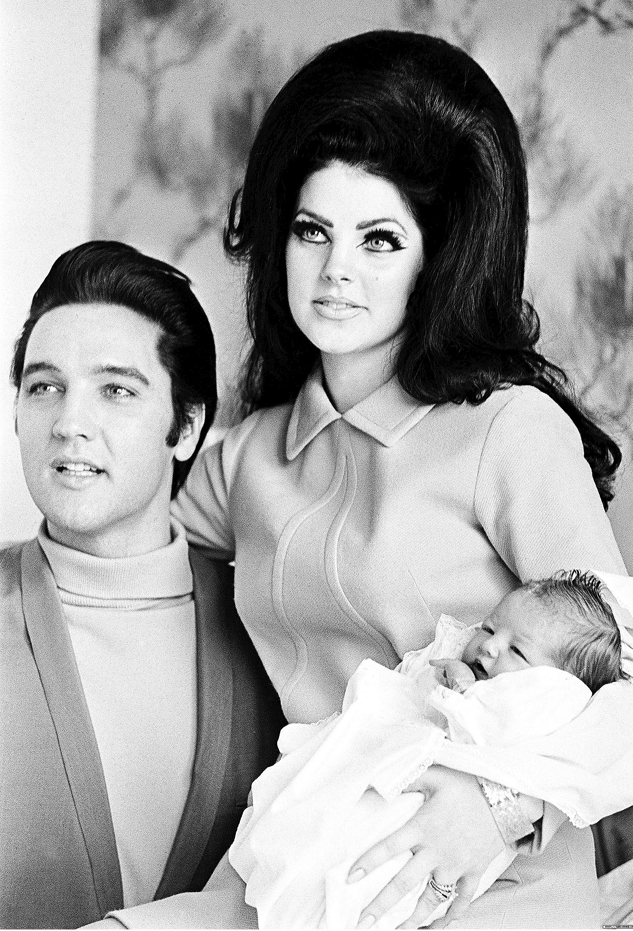  Elvis and Priscilla Presley with daughter Lisa Marie, 1968. 