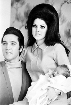  Elvis and Priscilla Presley with daughter