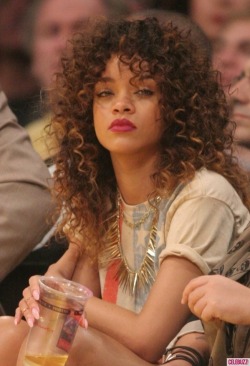bitcch-please-im-a-princess:  Follow me and I follow you back :D 