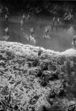 itsjohnsen:  Marines land at Cape Gloucester, New Britain, 1943.Unattributed 