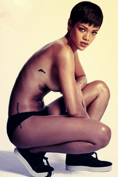 gspott8:  phillipes-finest:welldamnwd:Rihanna   G8 181