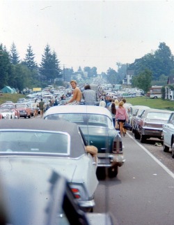 do-you-love-me-surfer-girl:  line for Woodstock