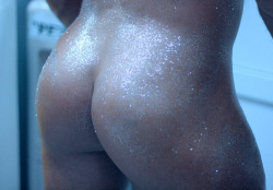 crowcrow:  GUYS. look at this glitter butt. sweet dreams are made of these 