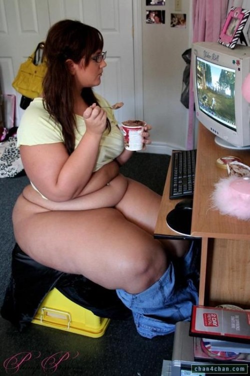 milfandthick:  icecream http://milfandthick.tumblr.com/ porn pictures