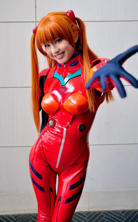turner-d-century:  cosplayinamerica:  RT @nagi731: ＺＩＰでエヴァのプラグスーツ着ました！これはアスカのプラグスーツ。ずっとアスカは自作でプラグスーツ作成していたけど、コスパさんのプラグスーツ着るのが夢だったので着られて本当に良かったです！ #cosplay#ZIP! #エヴァンゲリオン http://t.co/2l4IaoSh