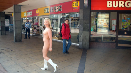 fastfoodflashers: Lindsay walking nude out of a Burger King