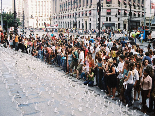 zitterberg:  Huge numbers of seated figures were made out of ice by Brazilian artist Néle Azevedo. Installations involving the ice figures last until the final miniature has melted.