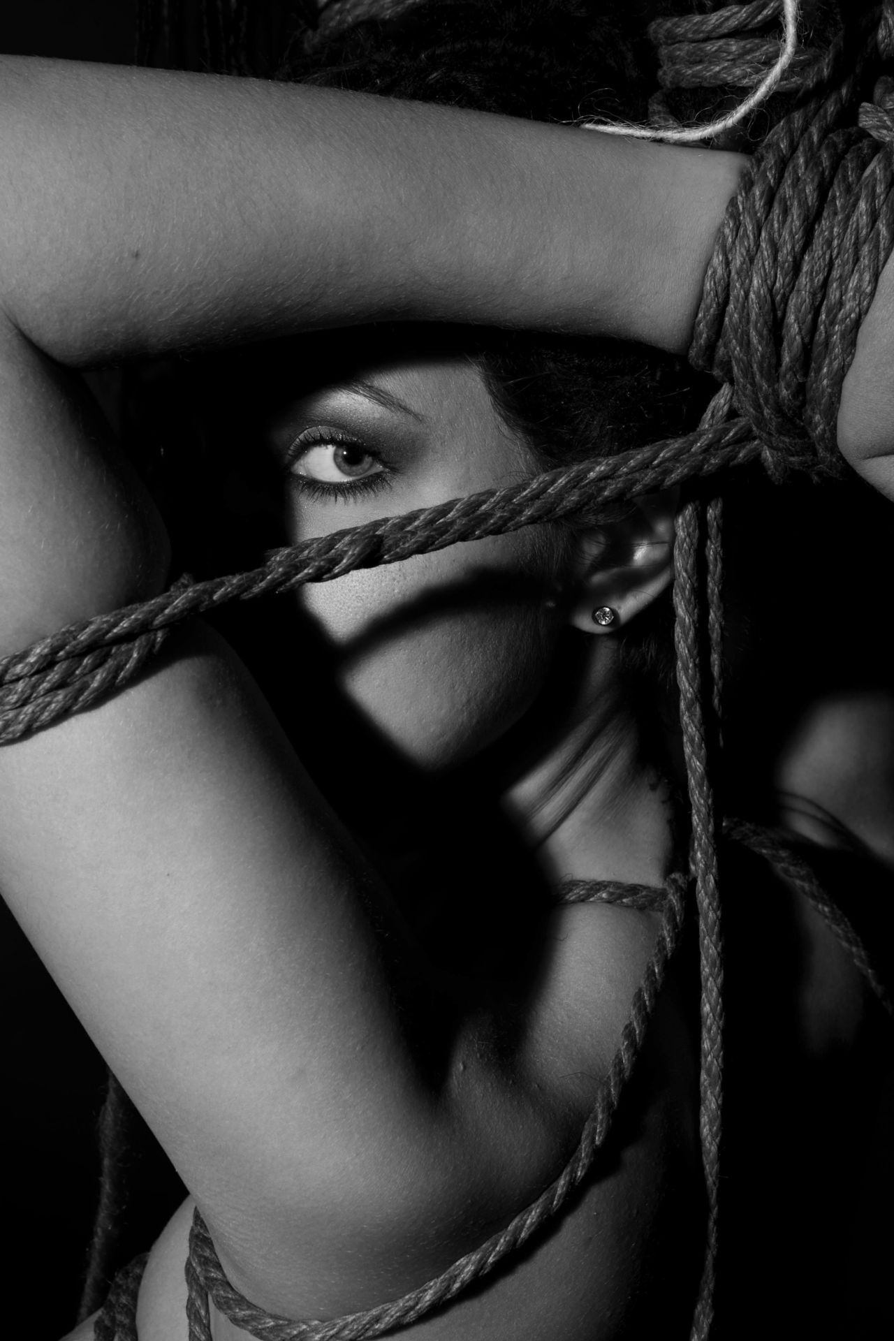southernsassysub:  Eye contact 
