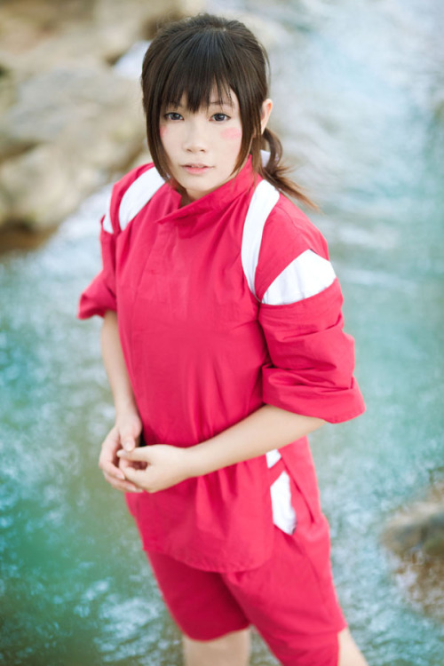 SPIRITED AWAY cosplayCosplayer: HitomiCharacter: Chihiro Photo by StudioK2