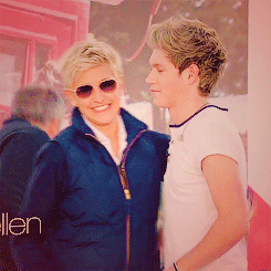 tomhard-y:  favorite one direction videos ► You can get Niall’s best hugs if