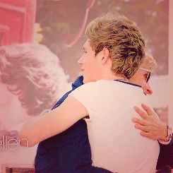 tomhard-y:  favorite one direction videos ► You can get Niall’s best hugs if