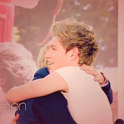 tomhard-y:  favorite one direction videos ► You can get Niall’s best hugs if