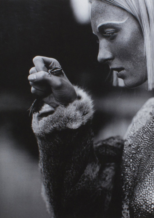 ejakulation:  Maggie Rizer in Alexander McQueen by Mikael Jansson for Dutch, circa 1999 
