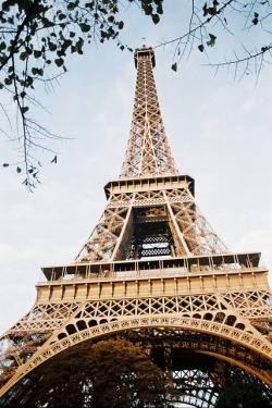 parisbeautiful:  tour eiffel by earthlü