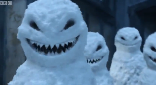 expectacular:  the-vashta-nerada:  theevilsnowmenarecoming:  Can I just bring everyone’s attention to the snowman in the background Look at him Look    OH MY GOD 