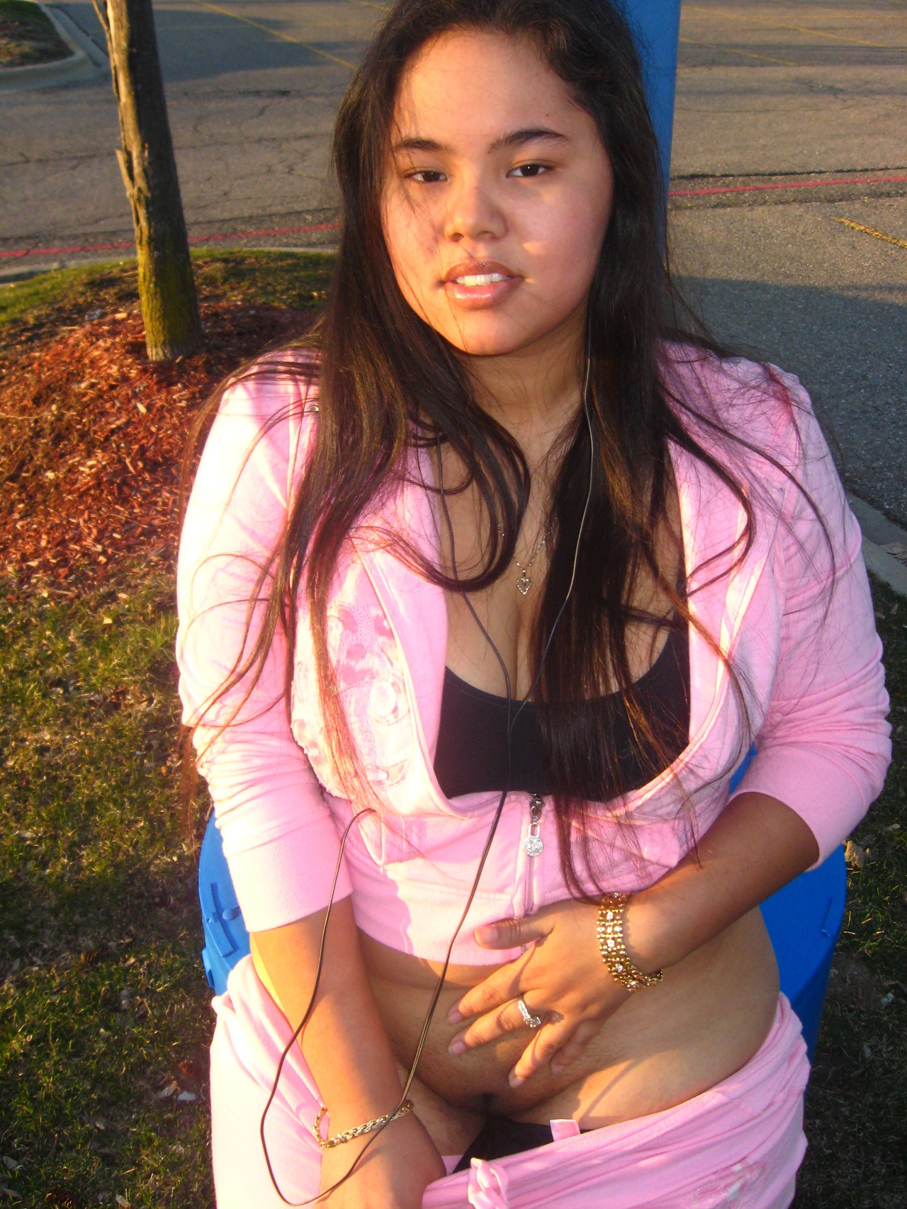 perfectlatinas:  borinene1982:  ilikefattiess:  Part 5  Yummy, love me a thick chick